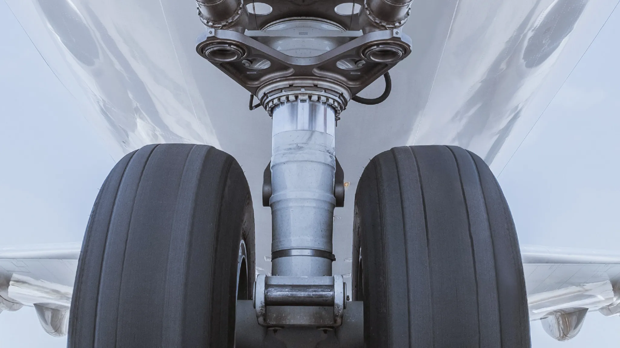 Flugzeugfahrwerk und Reifen Nahaufnahme