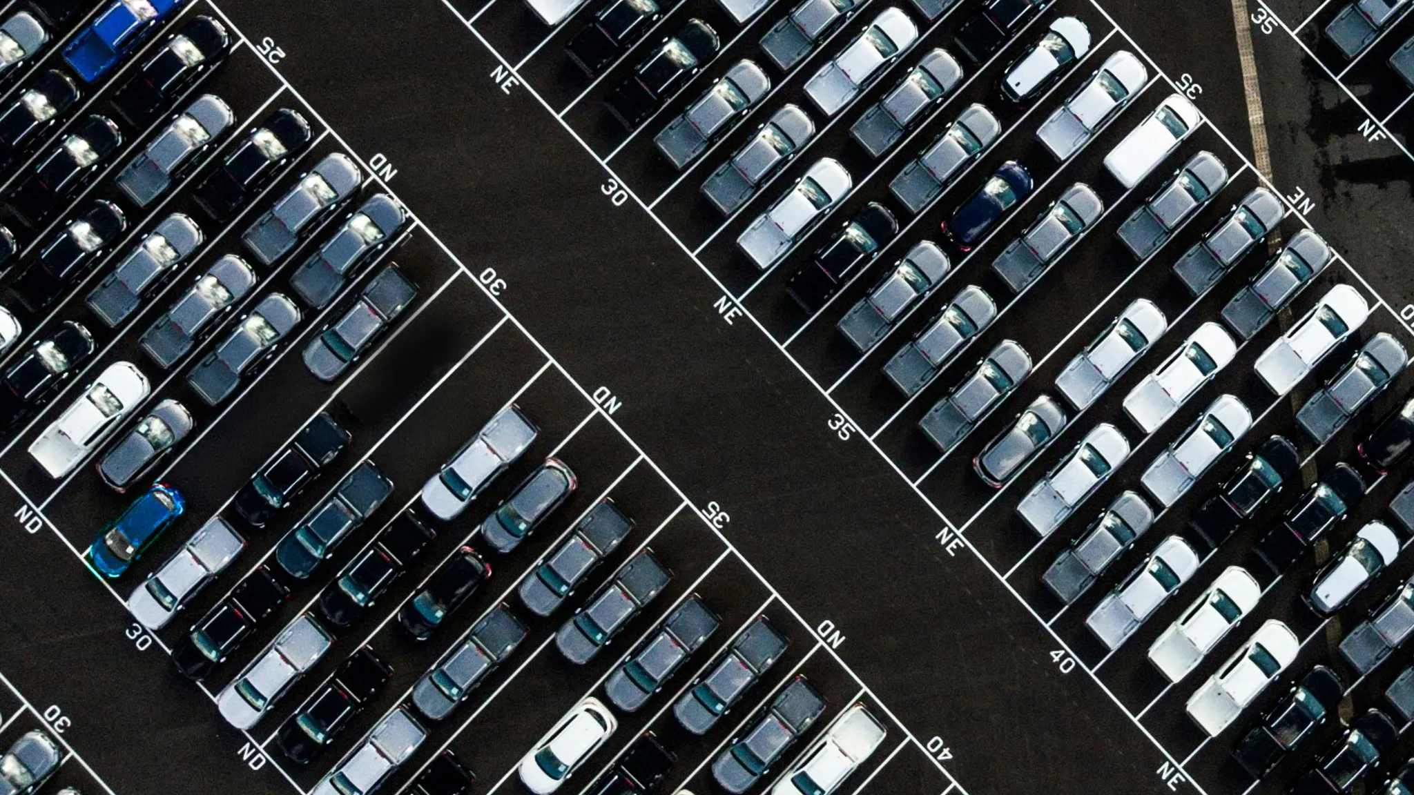 Autoparkplatz aus der Vogelperspektive